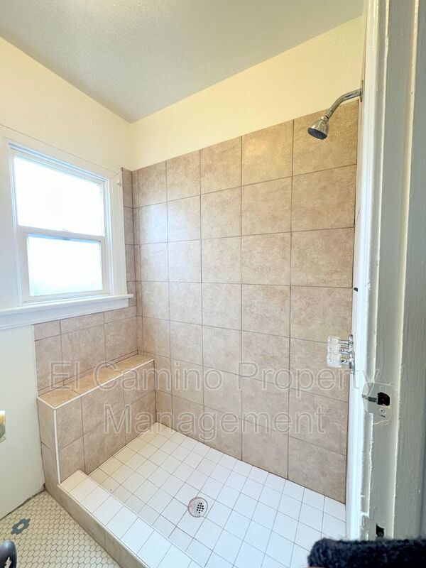 Foto del edificio - 2274 1/2 W 28th St