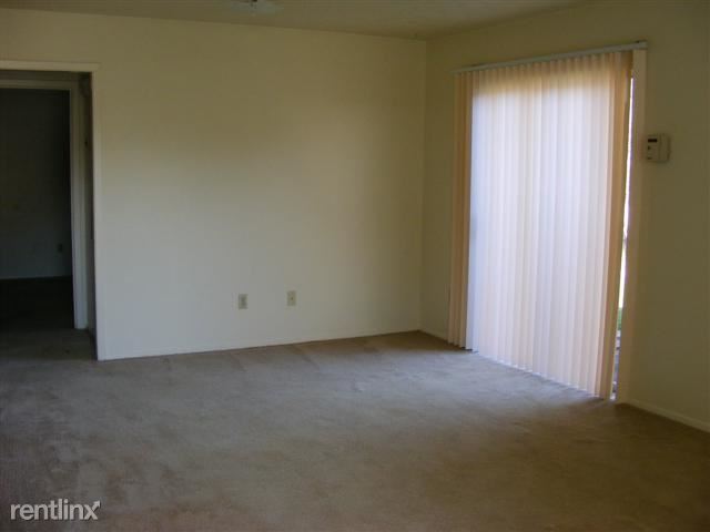 Building Photo - 2 br, 1 bath Duplex - 2712 Sprucewood St A