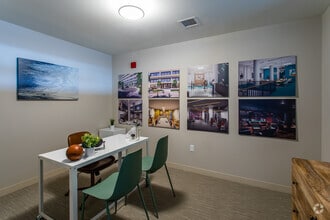 2BR, 2BA - 1095 SF - Terminal 21