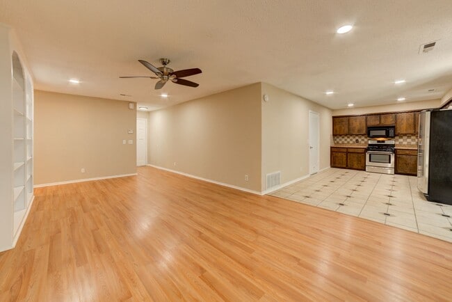 Building Photo - Recently Renovated 4 Bed / 2 Bath in Glenpool!