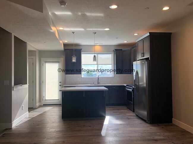Foto del edificio - Stunning Draper Townhome with Beautiful View