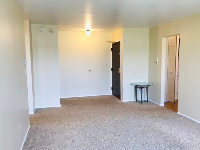 Building Photo - 4 Villa Verde Dr