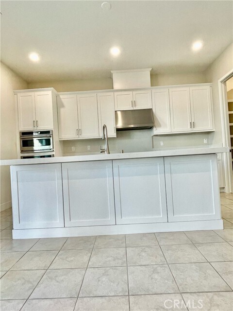 Building Photo - 463 Chorus