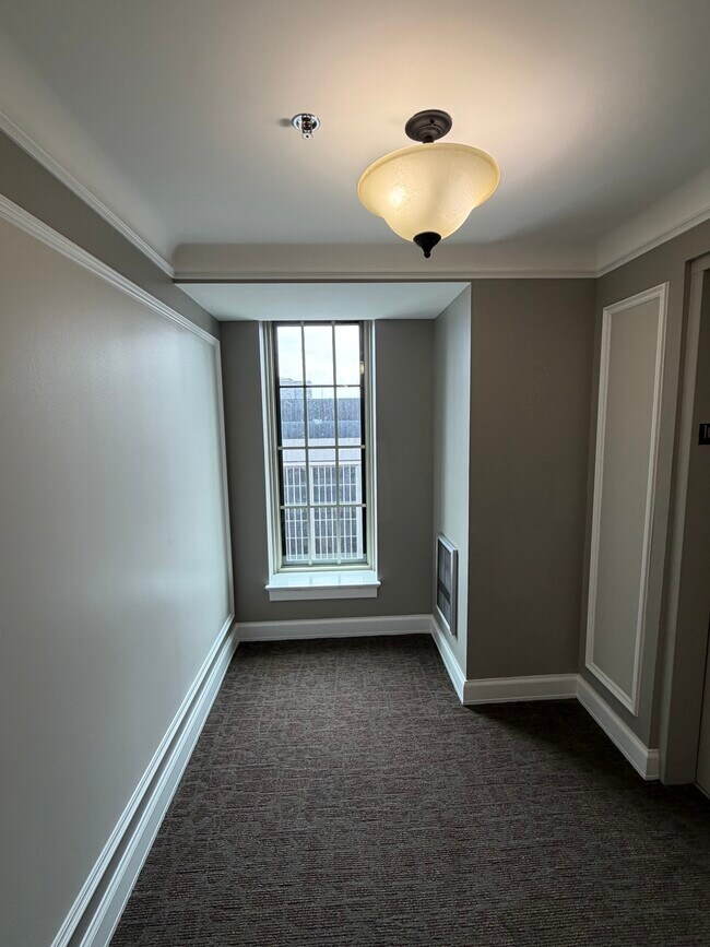 Foto del edificio - 525 W Lafayette Blvd