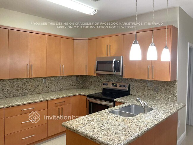 Foto del edificio - 7663 N Southwood Cir