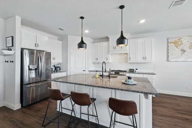 Foto del edificio - Spacious 3-Bed + Game Room on Corner Lot with Patio & Pool Access – $2,800/mo