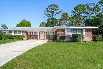Building Photo - 40 Fairway Cir