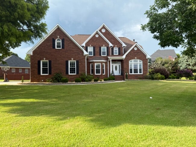 Building Photo - Spacious 5-Bedroom Home on a Corner Lot in...