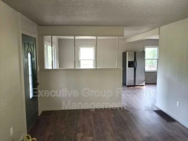 Building Photo - 978 Oak Dr