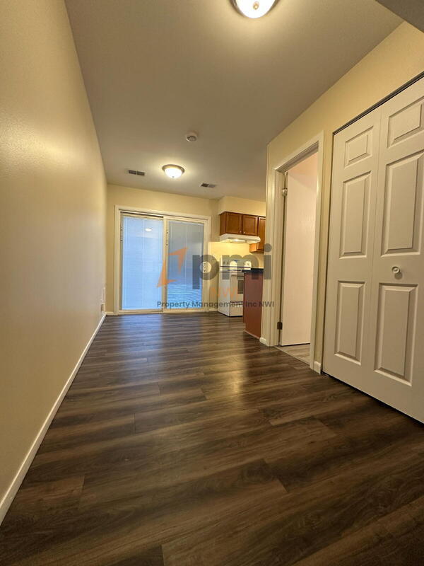 Foto del edificio - 2221 Yorktowne Dr