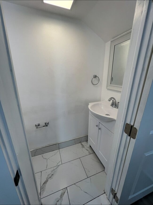 Building Photo - A Rare 5 Bedroom Renovated House Available...
