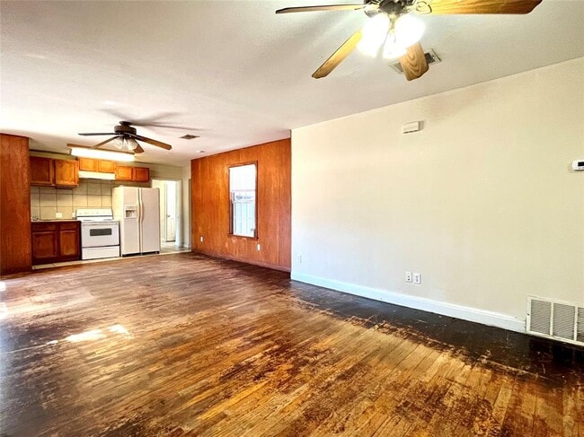 Building Photo - 304 Montopolis Dr