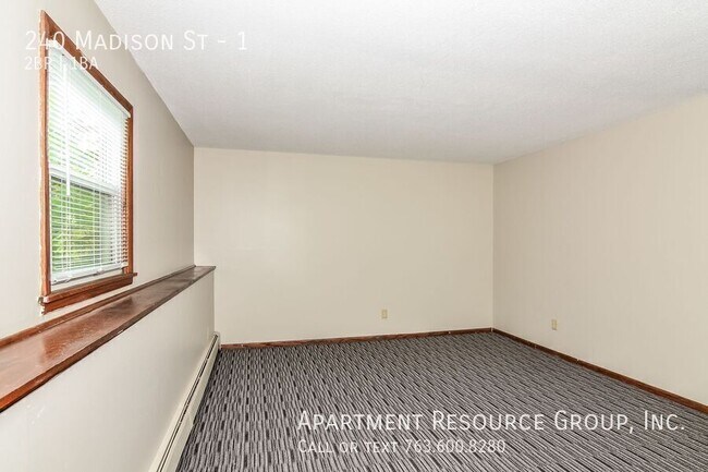 Foto del edificio - 240 Madison St