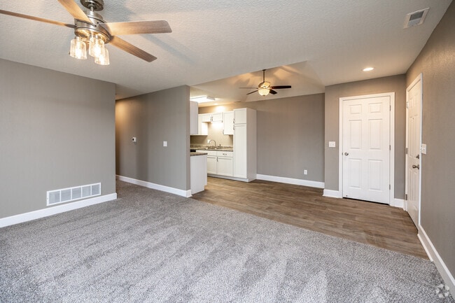 2BR, 1.5BA - Sun Room Large/1,070 SF - Regency Woods