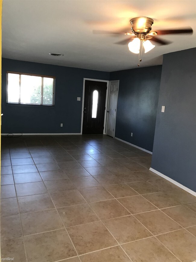Building Photo - 202 Plainview Dr