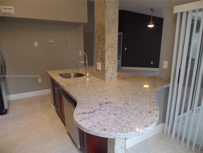 Building Photo - 2810 N Oakland Forest Dr
