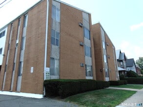Building Photo - 87 Meadow St