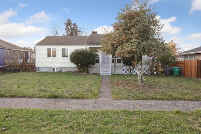 Building Photo - Charming Olympia home offers 3 bedroom plu...