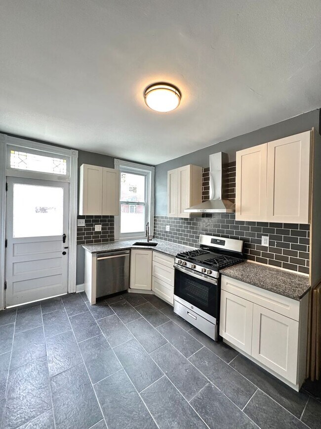 Foto del edificio - Fully Renovated 2 Bed, 2 Bath in the Heart...