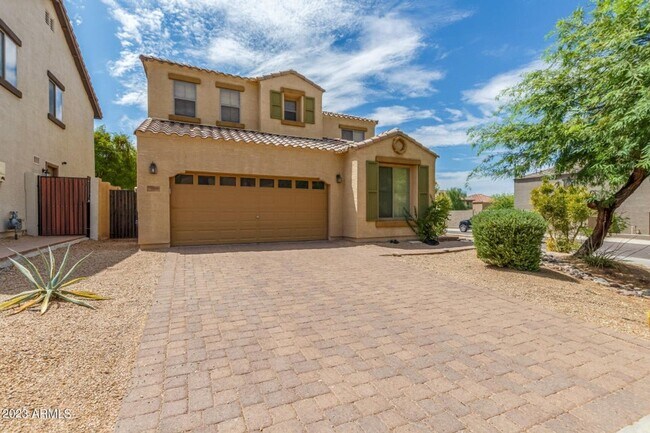 Building Photo - Spacious 4 Bed, 3 Bath w/Loft on Corner Lo...