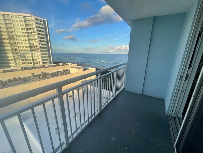 Foto del edificio - 6969 Collins Ave