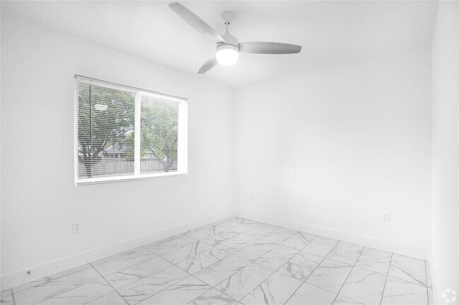 Foto del edificio - 4362 Bellfort Ave