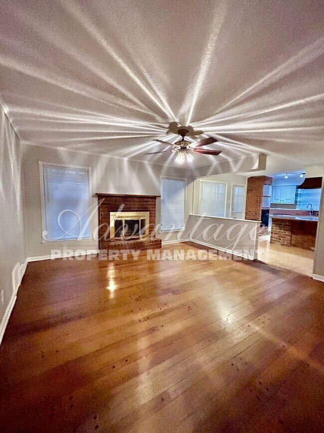 Building Photo - Newly Renovated Home In Balmoral