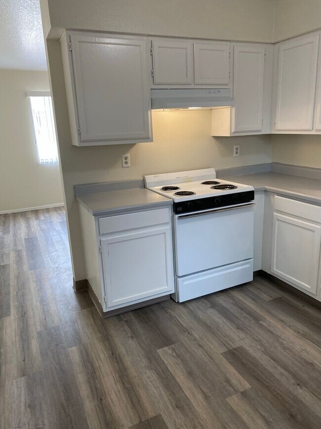 Building Photo - 674 Humboldt St