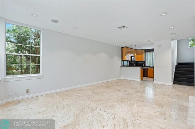 Building Photo - 1215 Tequesta St