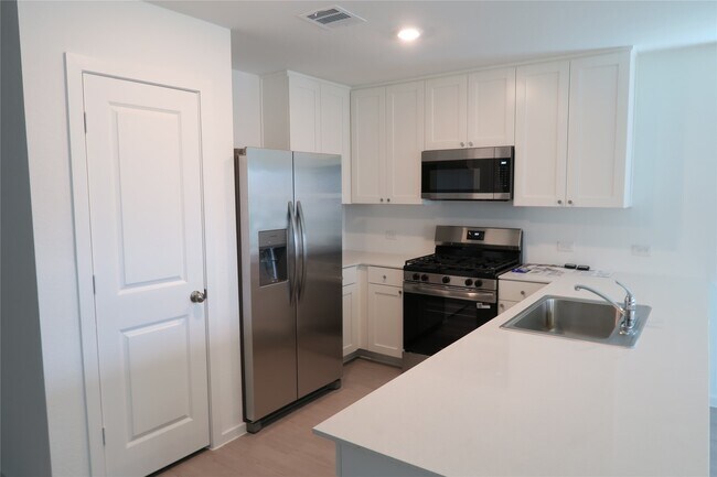 Building Photo - 921 Woodhaven Lks Dr