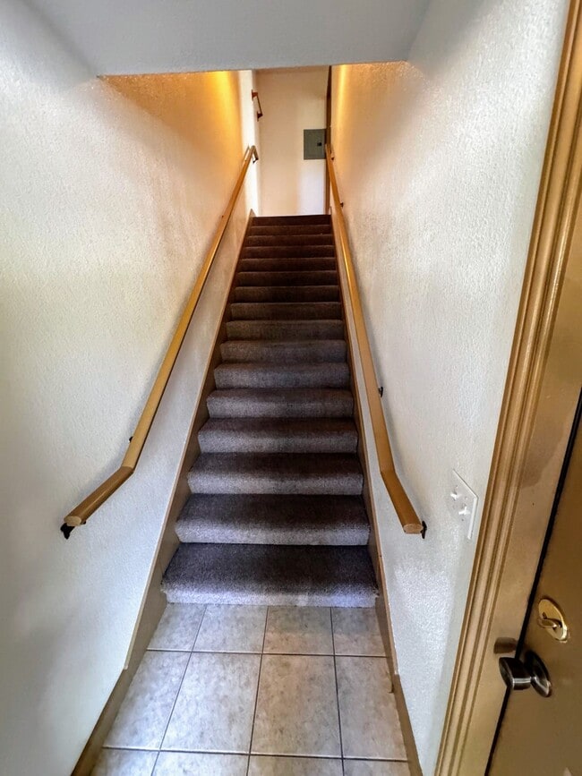 Building Photo - 835 H St