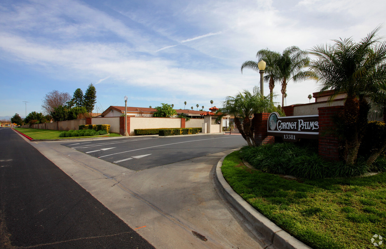 Building Photo - Corona Palms