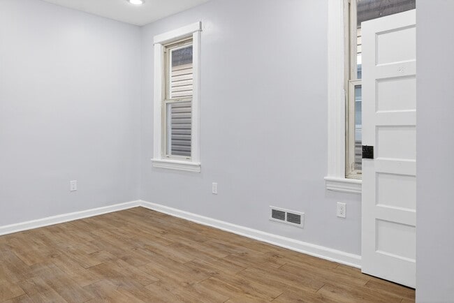 Foto del edificio - 12 E 49th St