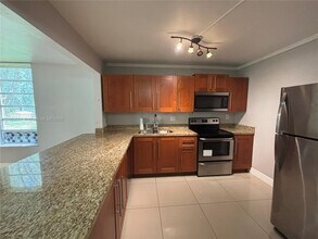 Building Photo - 400 Commodore Dr