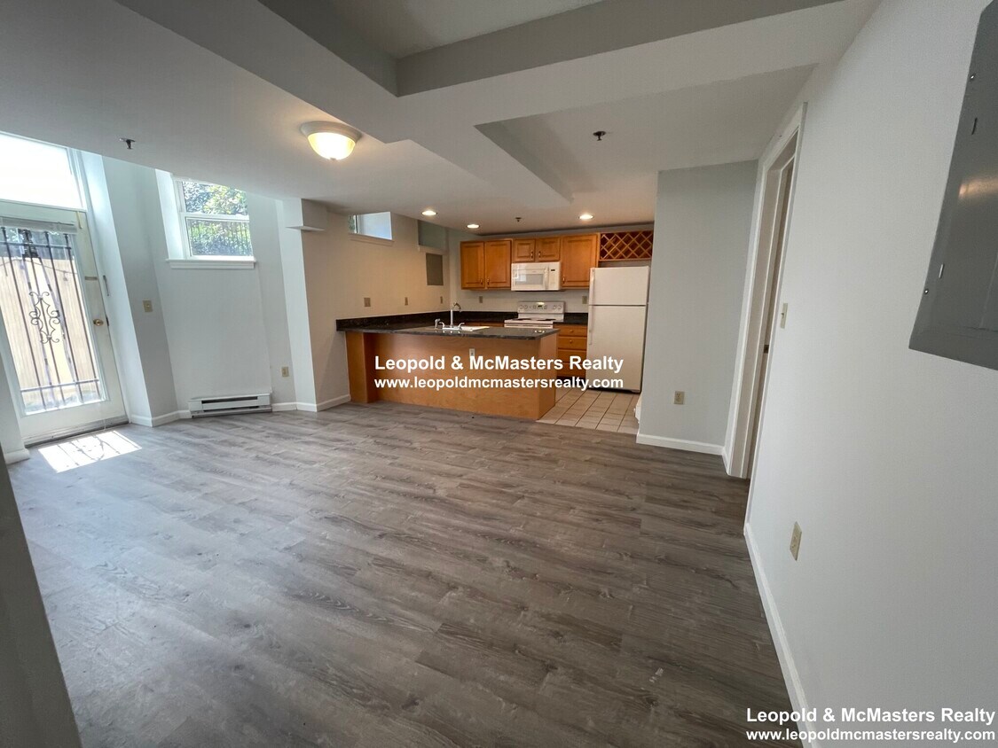 Foto principal - 131 Park Dr