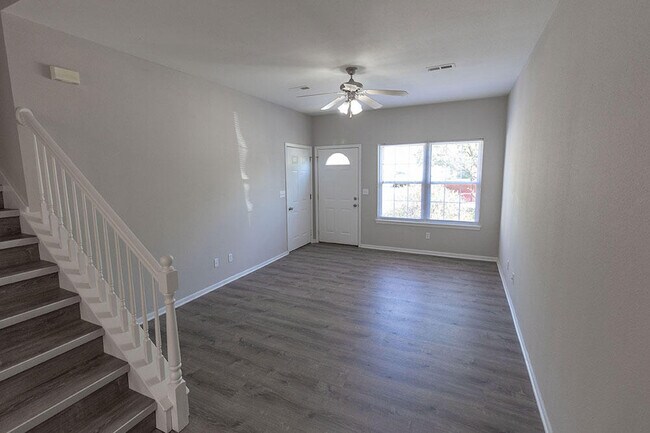 Foto del edificio - 5000 Derby Ridge Dr