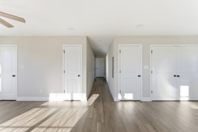 Building Photo - 920 Foch St