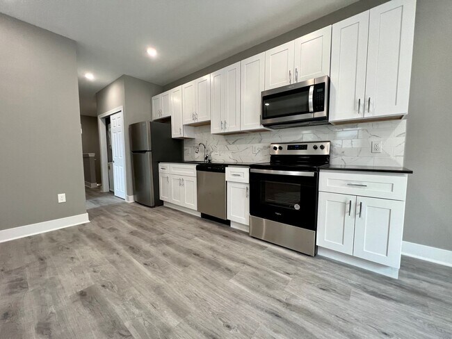 Foto del edificio - Newly Renovated 2-Bedroom Apartment in Sou...