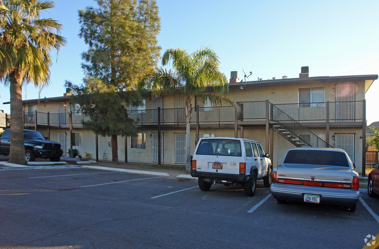 Building Photo - 840 E Townley Ave
