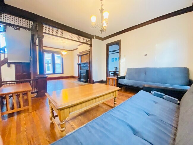 Foto del edificio - 1337 Madison St