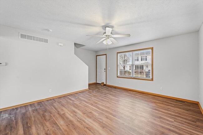 Building Photo - Modern Comfort & Space