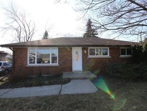 Building Photo - 105 Harold Av