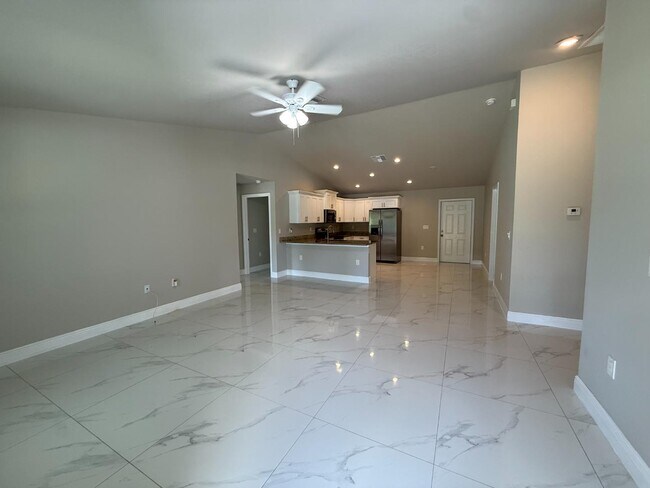 Foto del edificio - 702 W 13th St