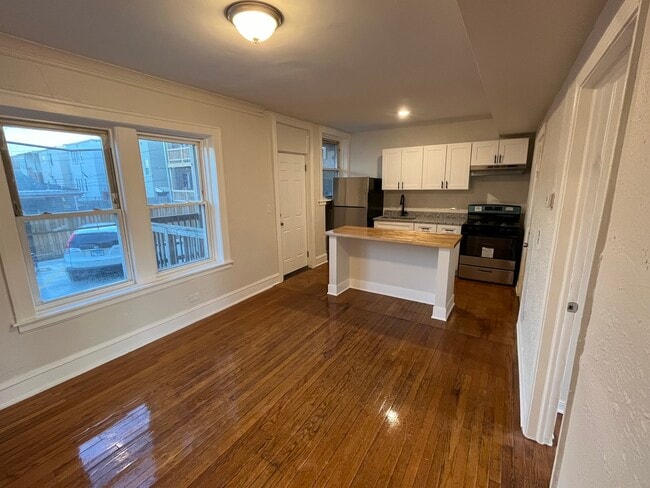 Building Photo - 1245 N Karlov Ave