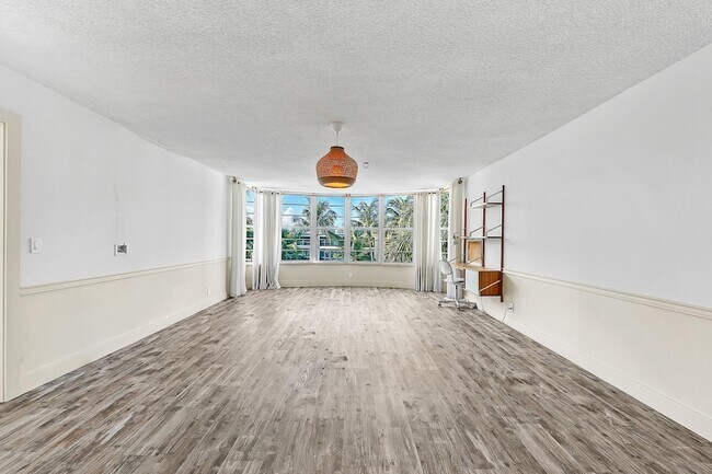 Foto del edificio - 3051 NE 48th St