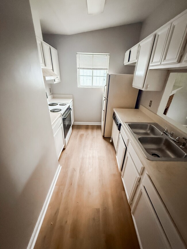 Building Photo - 416 Richview Park Cir W