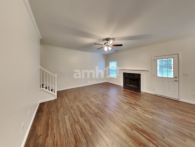Building Photo - 952 Waldwick Dr