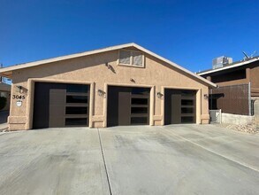 Building Photo - 3045 Palisades Dr
