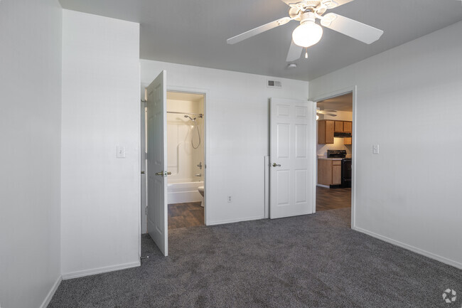 2BD, 2BA 1016 SF Flat - The Bristol Apartments