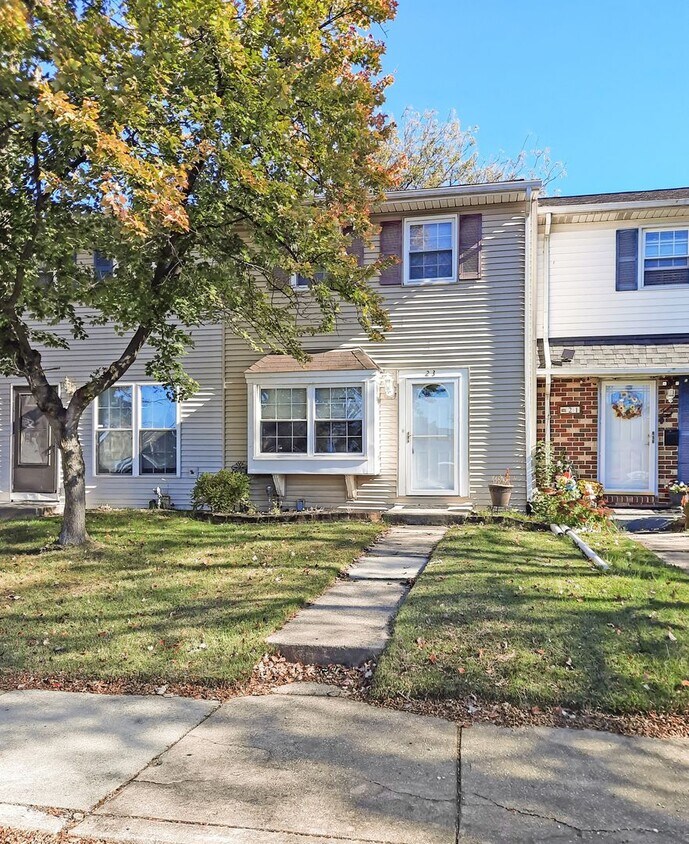 Primary Photo - Bright & Spacious 3-Bedroom Townhome in So...
